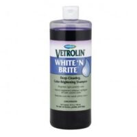 A Vetrolin White 'N Brite Shampoo 32 oz bottle by Farnam.