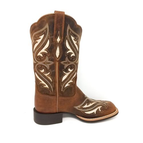 The Women's Ariat Boot Round Up Bliss 10034056 is a stunning white and brown boot, perfect for any cowgirl.