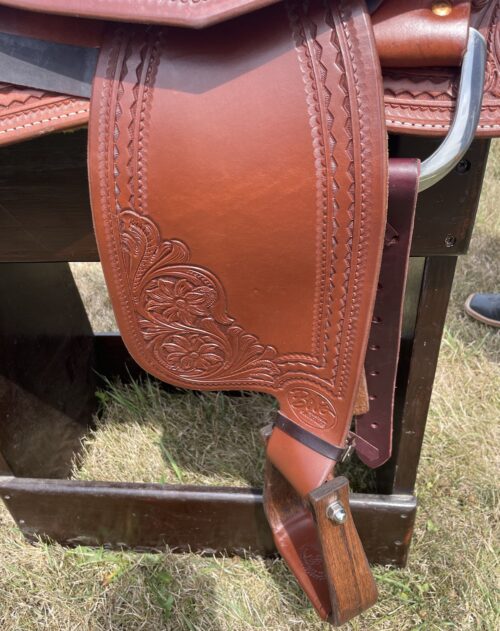 A close up of the Bob Avila 16.5" Reining Saddle.