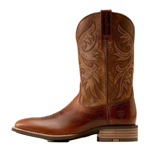 Brown leather cowboy boot with embroidery.