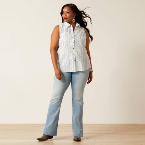 Woman in printed shirt and jeans.